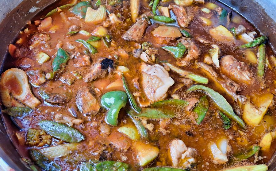 Une cuisine de voyage, mijotée lentement